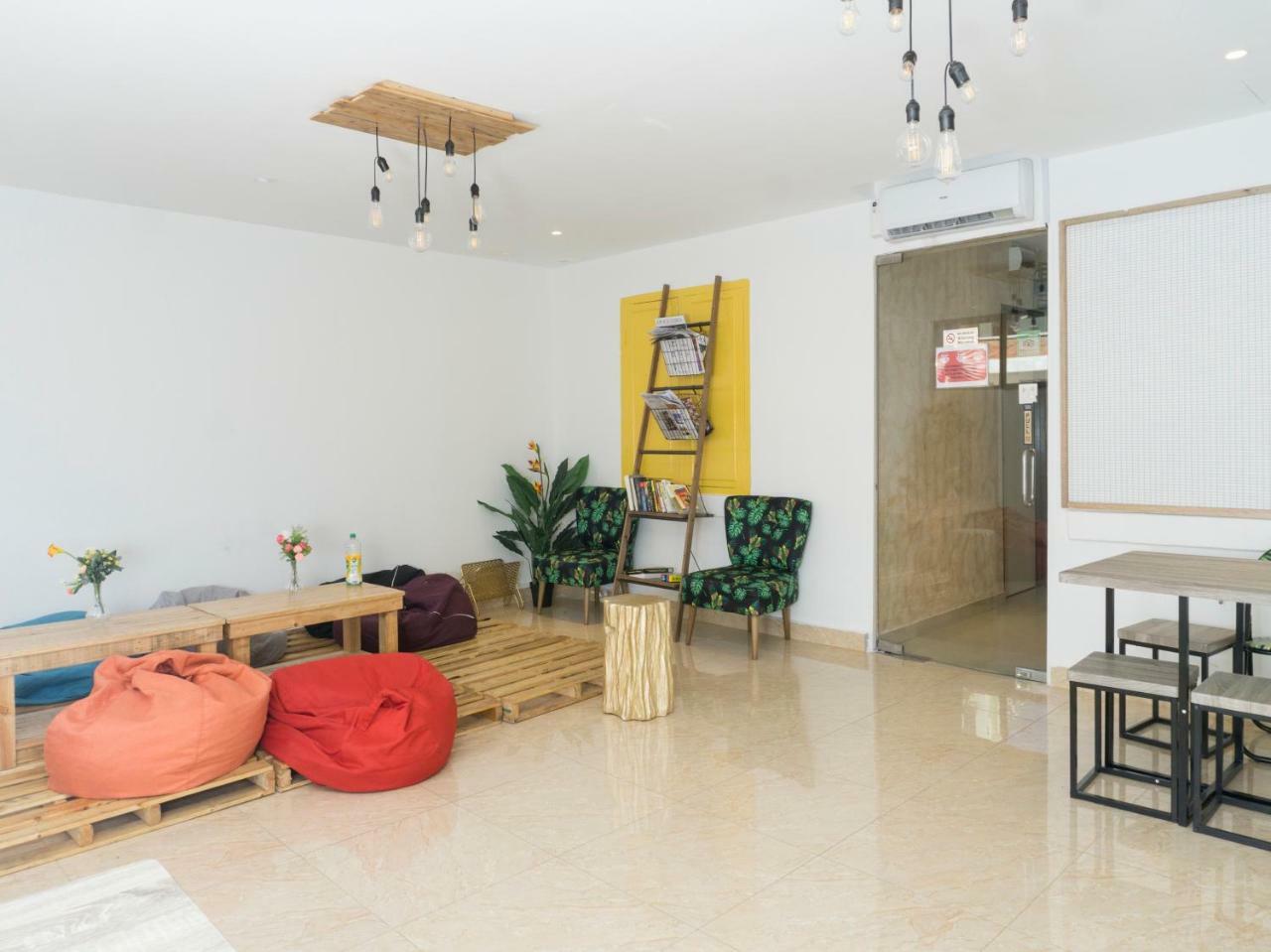 Oyo 90121 Summer House Bed & Cafe Kuala Lumpur Exterior foto